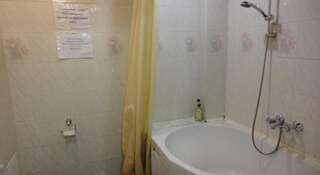Гостиница Вояж Вологда Двухместный номер с 2 отдельными кроватями и общей ванной комнатой-5